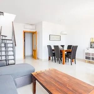 modern-penthouse-with-private-jacuzzi-and-parking-in.es-andalucia.com/