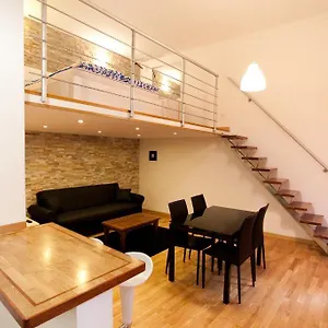 10 House Budget , Budapest Ungheria